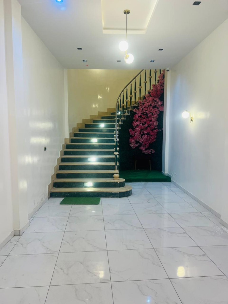 Escalier avec Décoration Florale